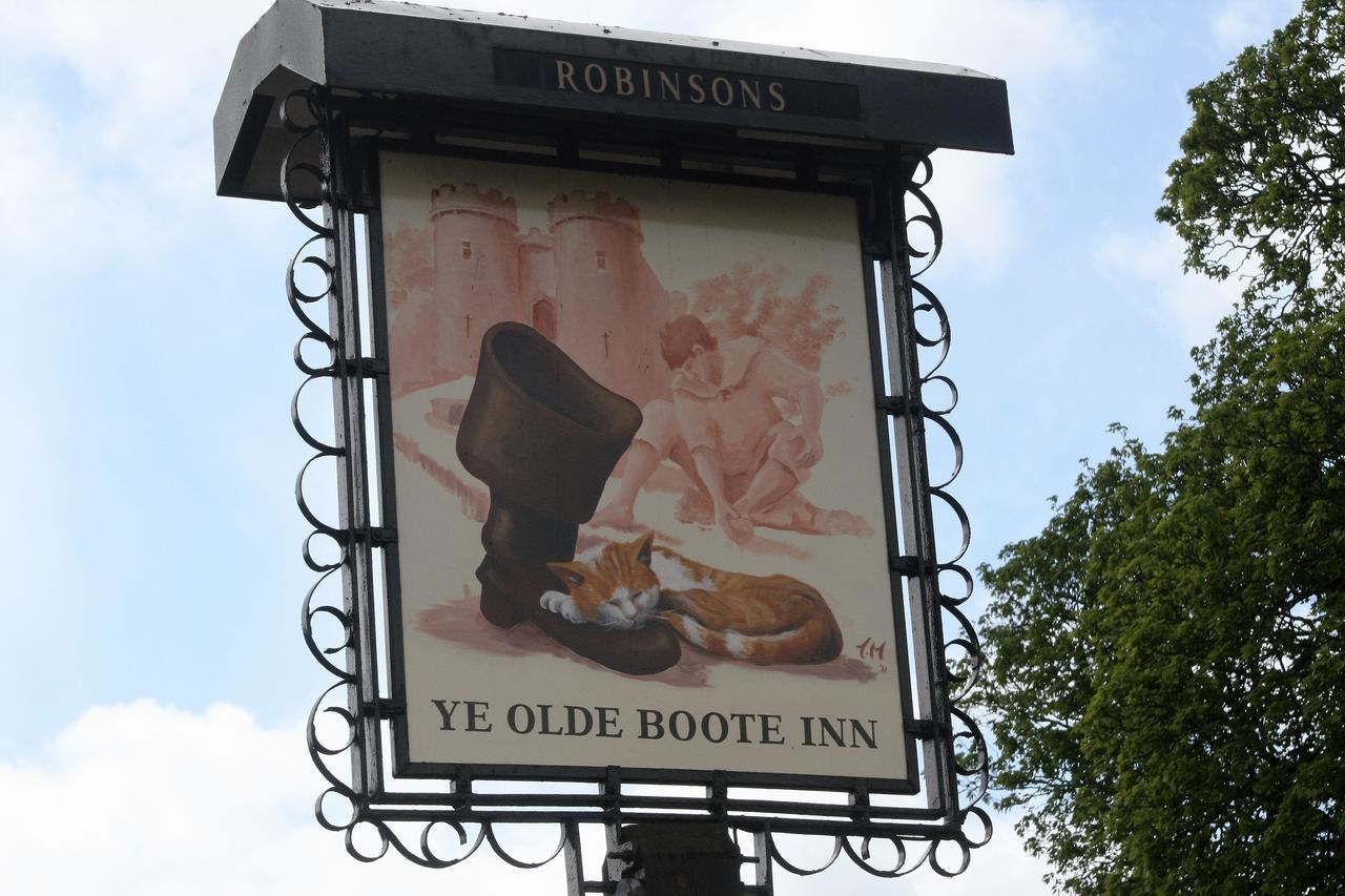 Ye Olde Boote Inn Oswestry Exterior photo